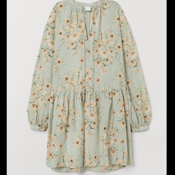 H&M Dresses & Skirts - H&M Flowery Dress